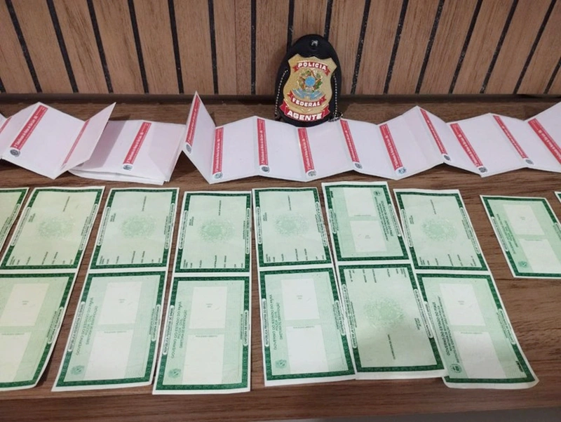 Documentações falsas utilizadas no esquema desarticulado pela PF