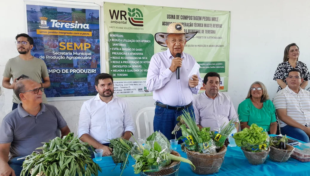 Dr. Pessoa fala aos presentes