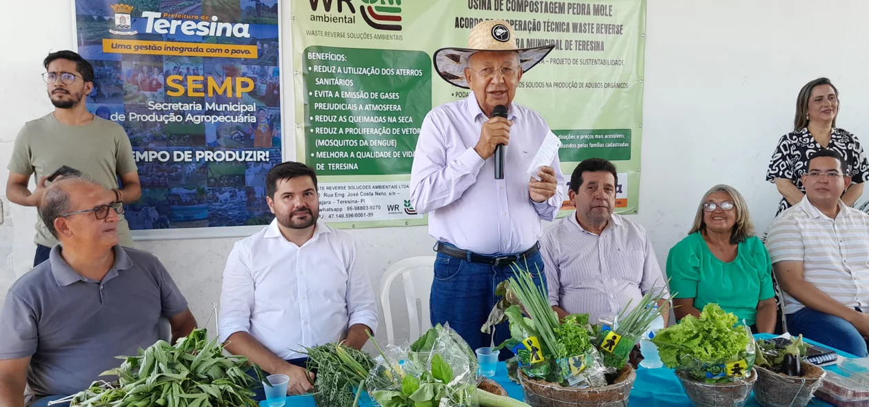 Dr. Pessoa fala aos presentes
