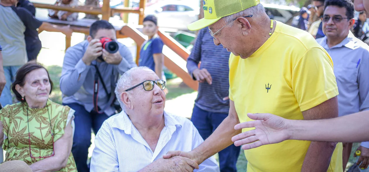 Dr.Pessoa na entrega da praça