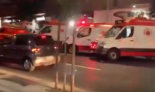 Elevador com mais de 20 pessoas cai em BH