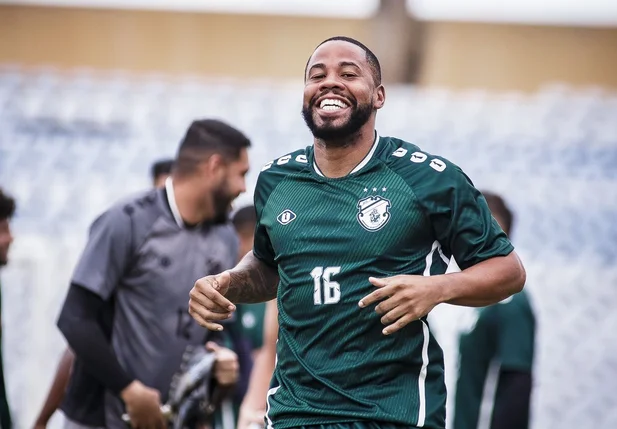 Éverton Silva, lateral do Altos