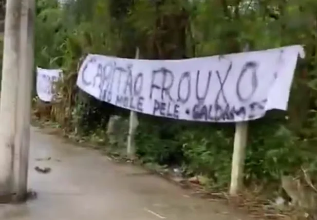 Faixa criticando jogadores do Vasco