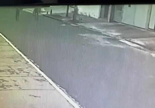 Flagrante do momento em que o PM mata morador de rua em Teresina