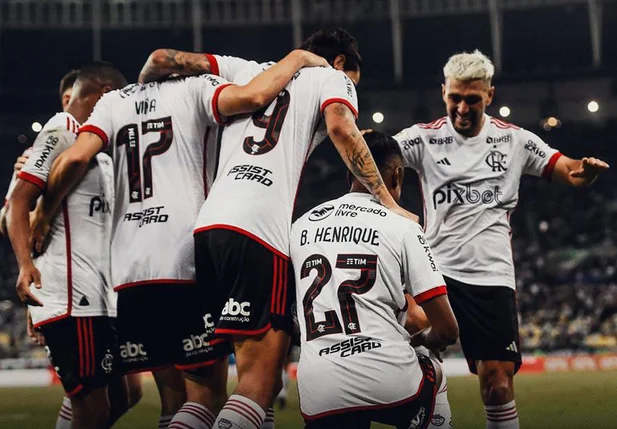 Flamengo domina partida e atropela o Vasco no clássico dos milhões