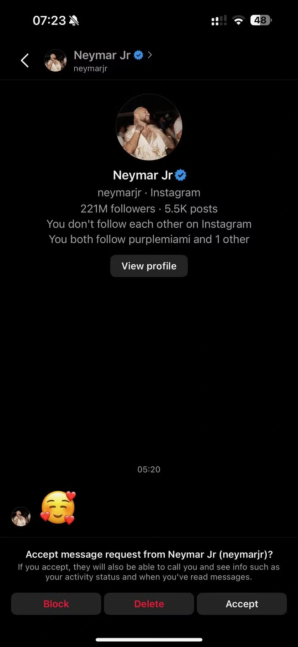 Flertes de Neymar à namorada de influencer