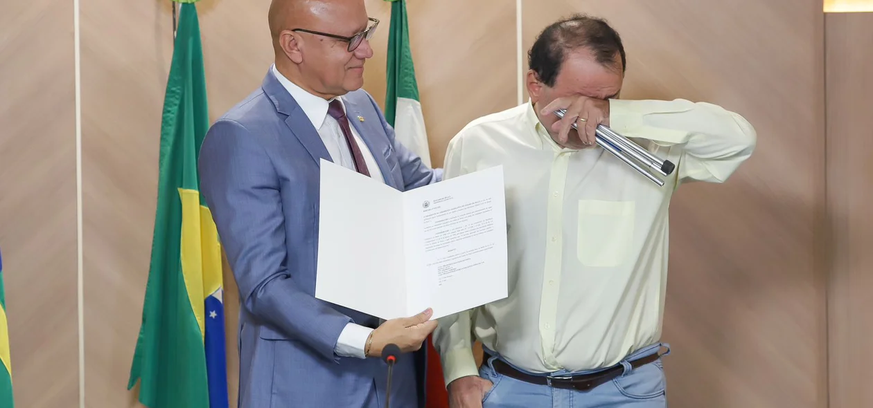 Franzé Silva efetiva aprovados do concurso da Alepi de 2019