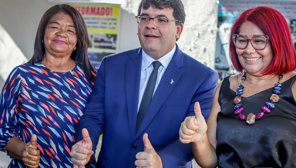 Governador Rafael Fonteles ao lado de lideranças