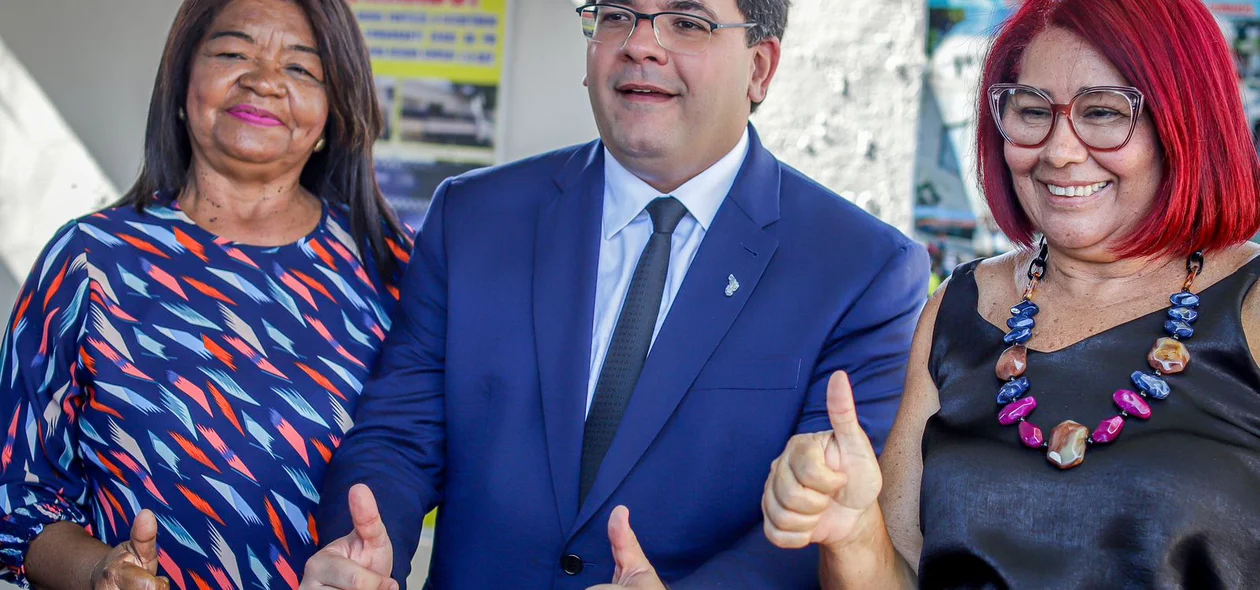 Governador Rafael Fonteles ao lado de lideranças