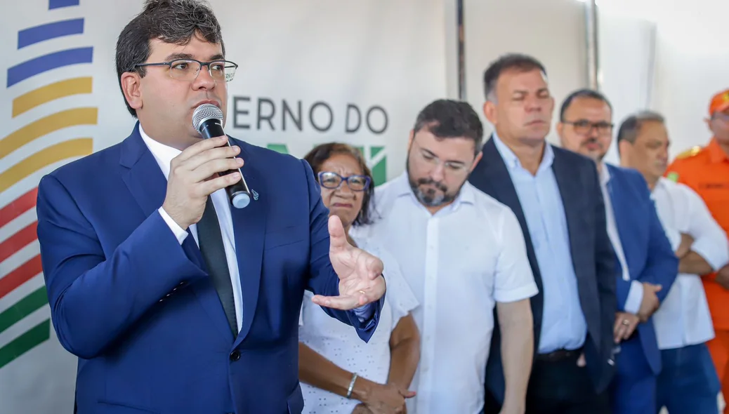 Governador Rafael Fonteles fala aos presentes