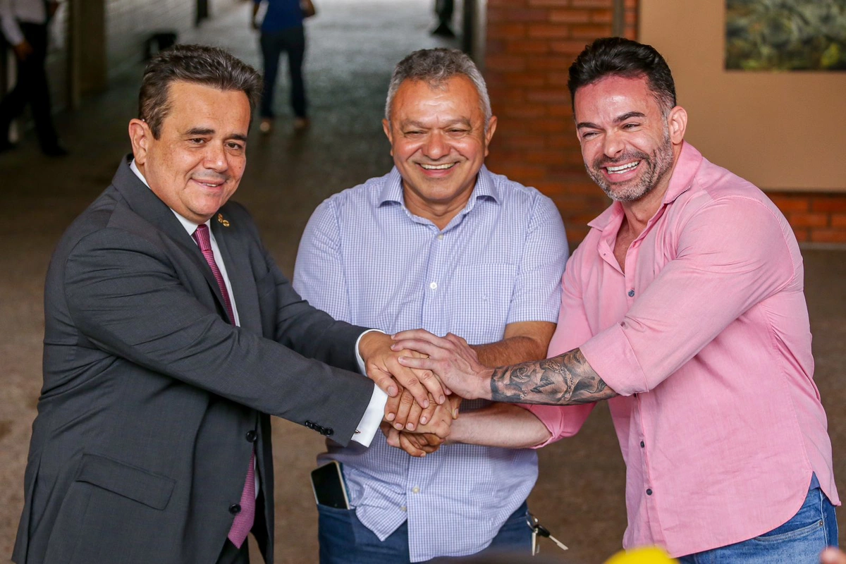 Henrique Pires e B. Sá Filho ao lado de José Alberto