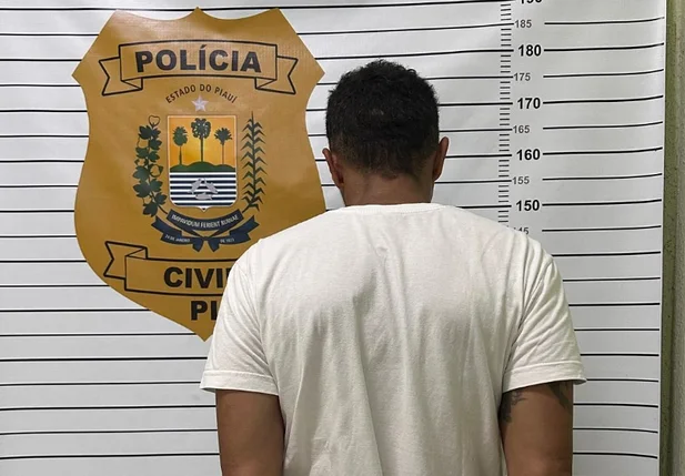 Homem é preso acusado de tráfico de drogas em Buriti dos Lopes