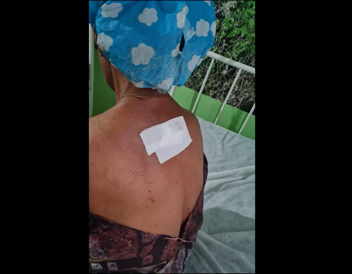 Idosa foi atingida com um golpe de faca nas costas