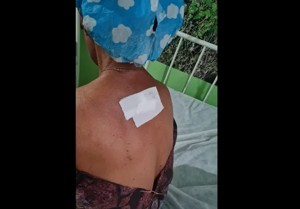 Idosa foi atingida com um golpe de faca nas costas