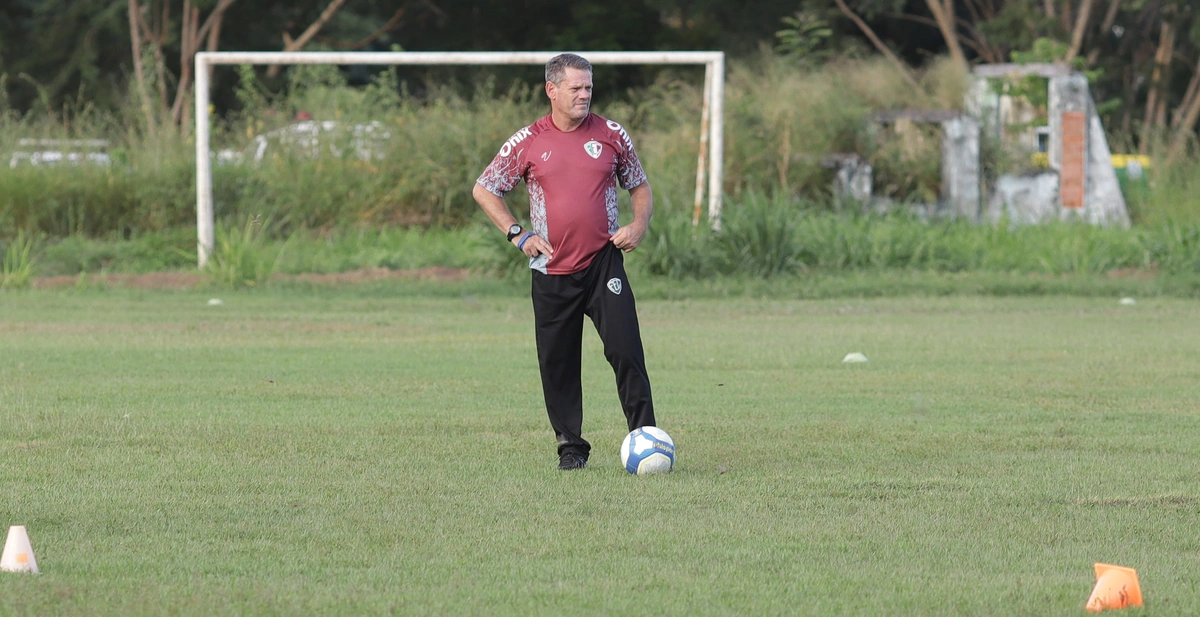 Ito Roque, técnico do Fluminense-PI