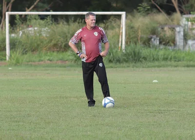 Ito Roque, técnico do Fluminense-PI