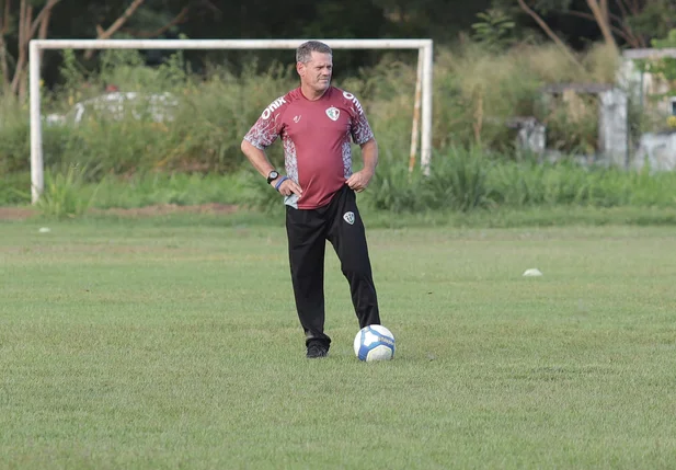Ito Roque, técnico do Fluminense-PI