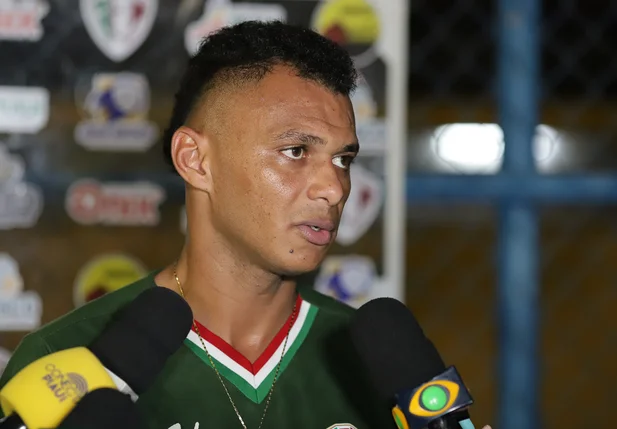 Jairo, zagueiro do Fluminense-PI