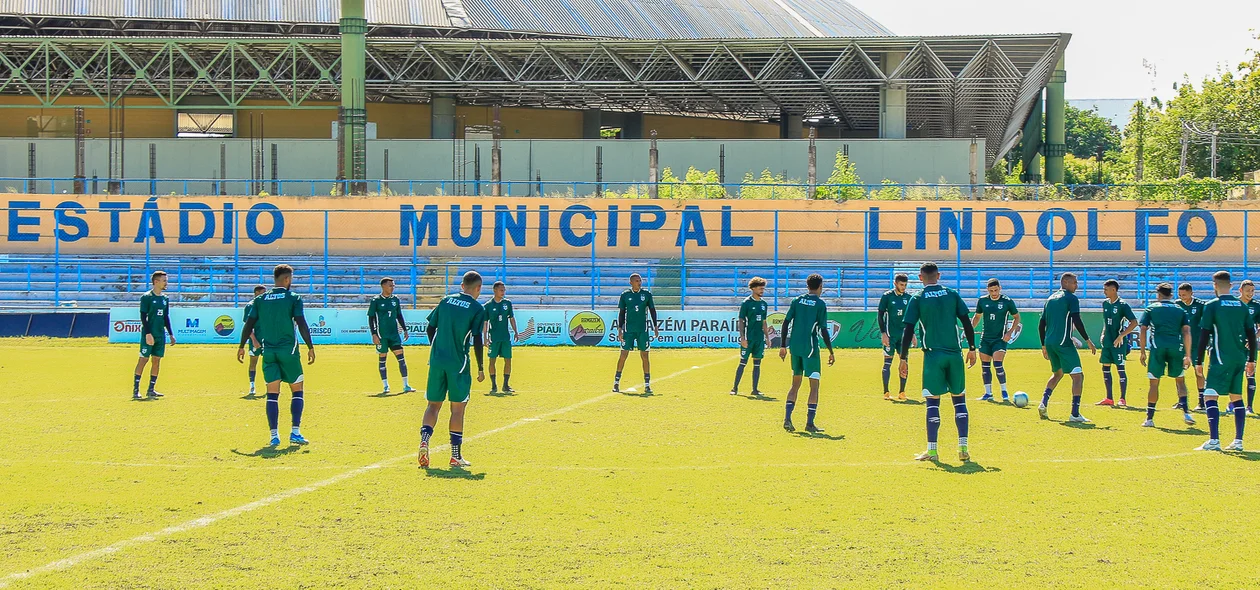 Jogadores do Altos realizam último treino antes de compromisso pela Série D 2024