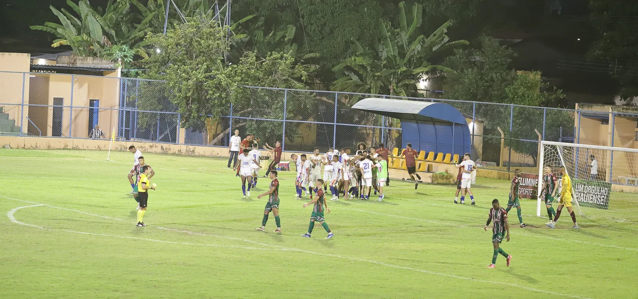Jogo terminou empatado