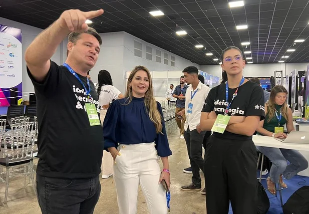 Josiene Campelo visita espaço de e-Sports na Campus Weekend Party