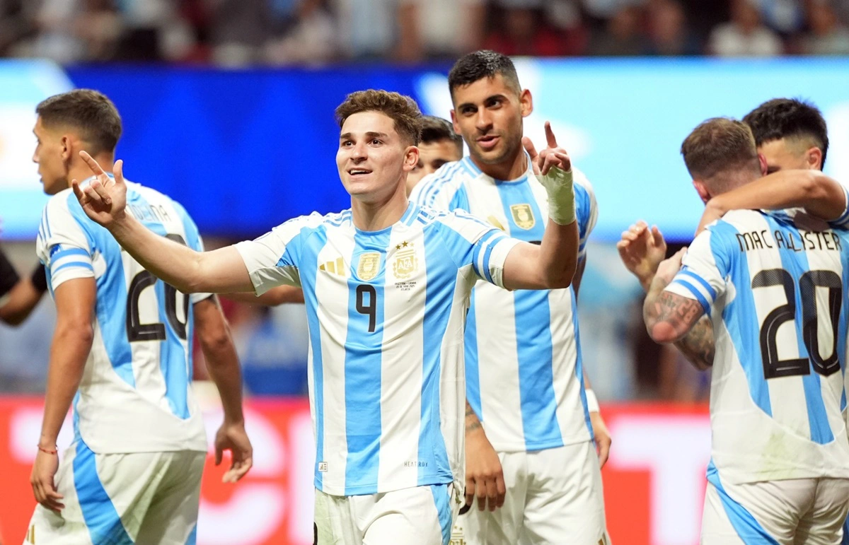 Júlian Álvarez abriu o placar para a Argentina
