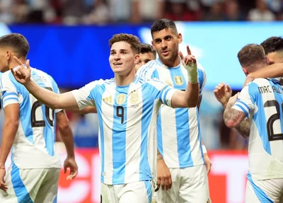 Júlian Álvarez abriu o placar para a Argentina