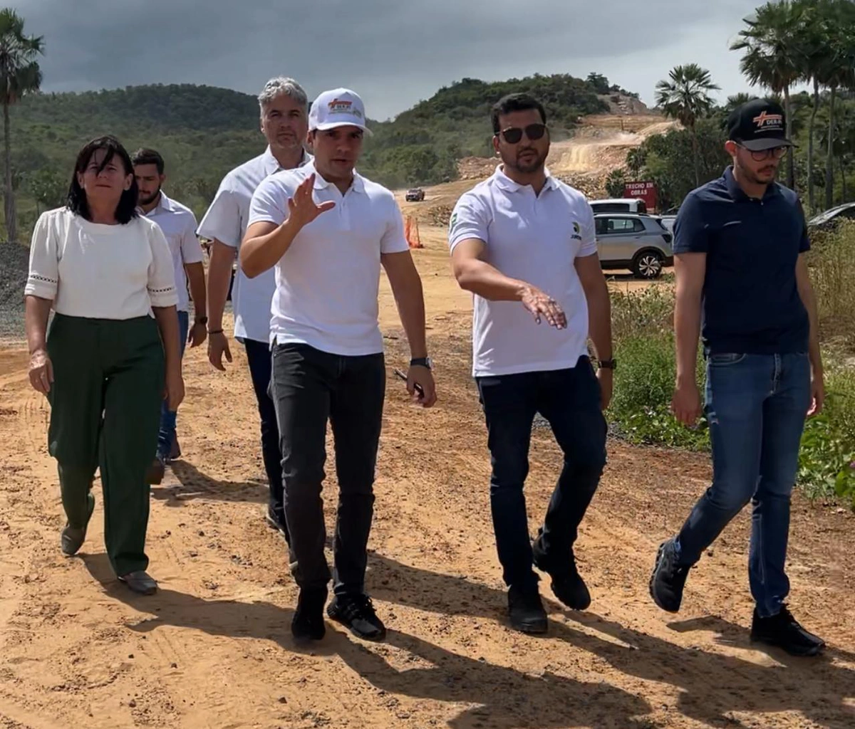 Leonardo Sobral visita obras que vai ligar Piauí ao Ceará