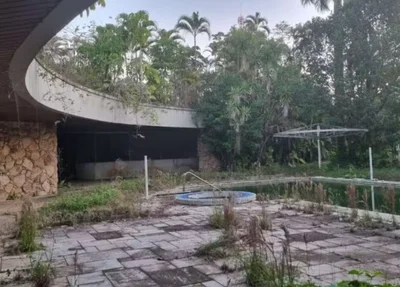 Mansão de Pelé abandonada