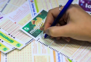 Mega-Sena pode pagar R$ 38 milhões nesta terça-feira (7)
