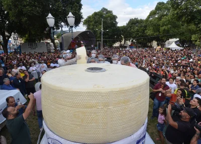 Minas bate novamente o recorde de maior queijo do mundo.