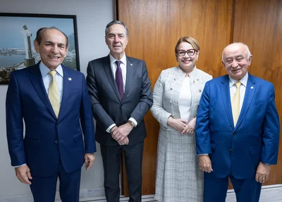 Ministro Luís Roberto Barroso se reuniu com Marcelo Castro, Júlio César e Jussara Lima