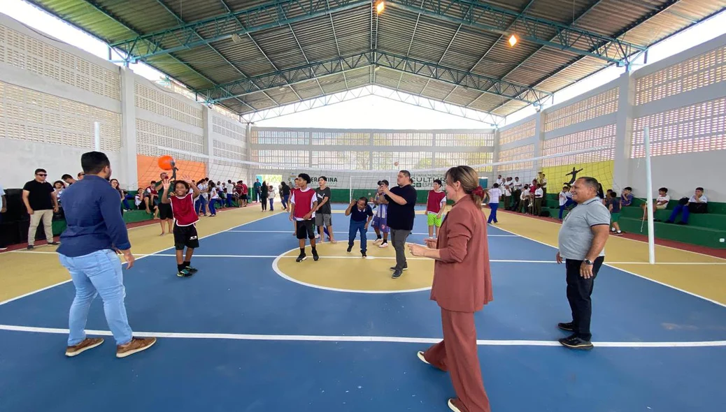 Momento da entrega da obra