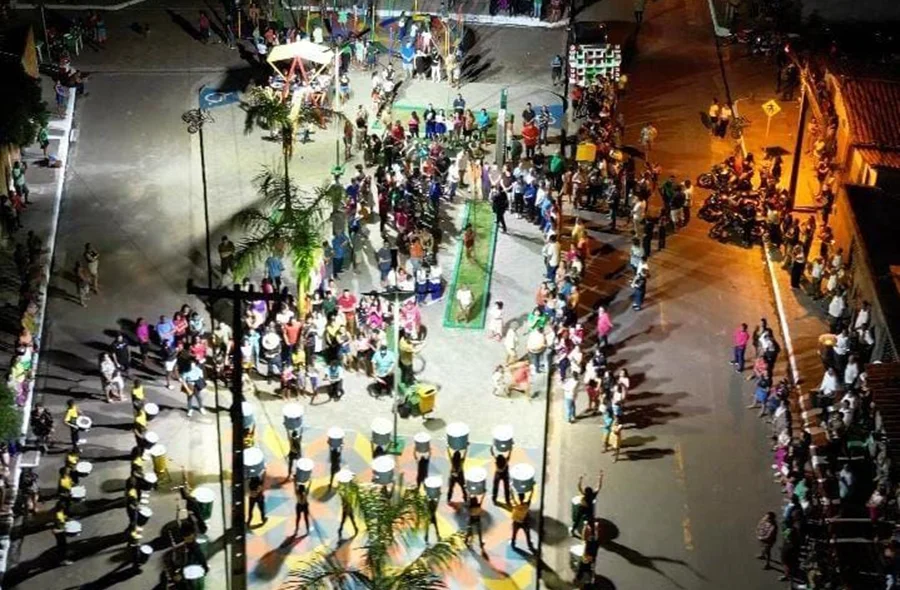 Momento da inauguração da nova praça