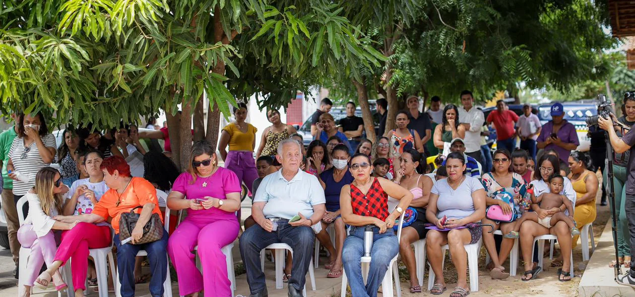 Moradores recebem casas no Parque Rodoviário