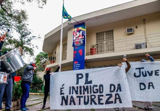 MST ataca sede do PL em São Paulo