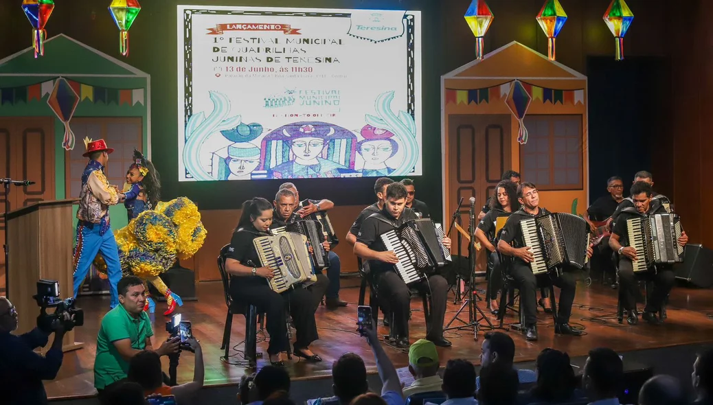 Músicos participam de lançamento