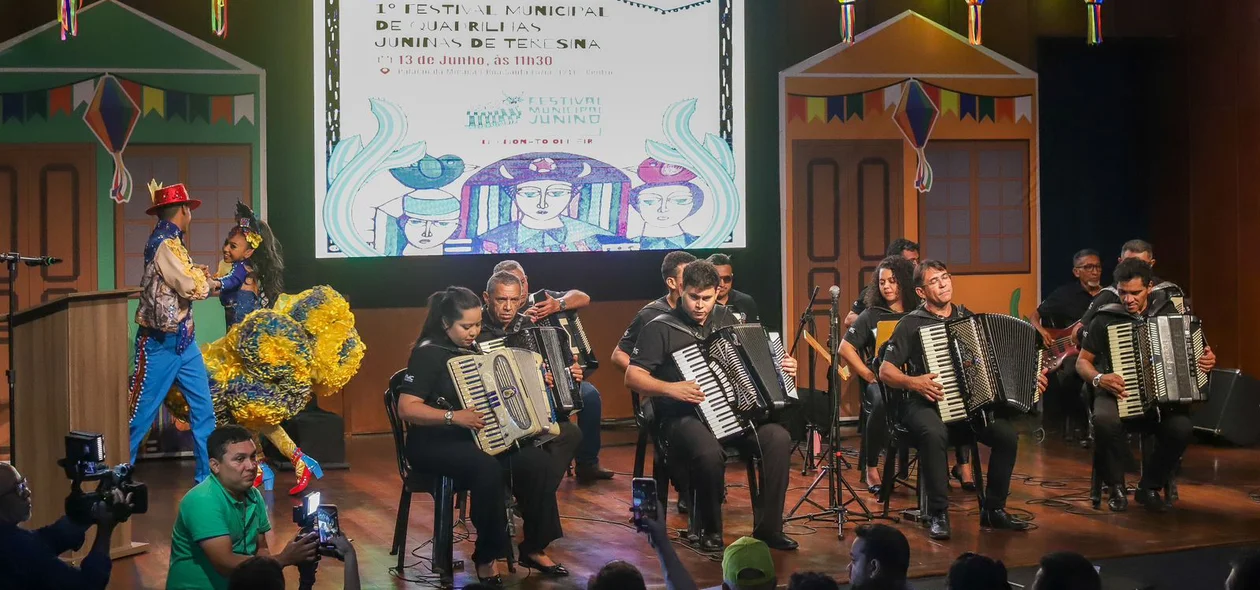 Músicos participam de lançamento