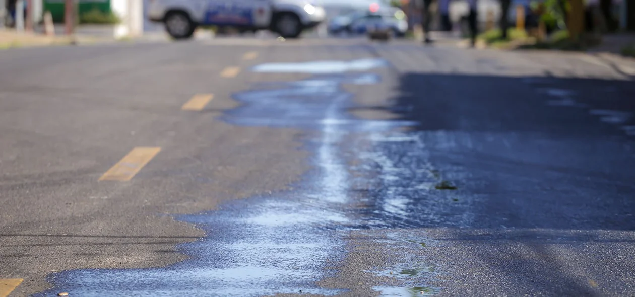 Óleo na avenida causou acidentes