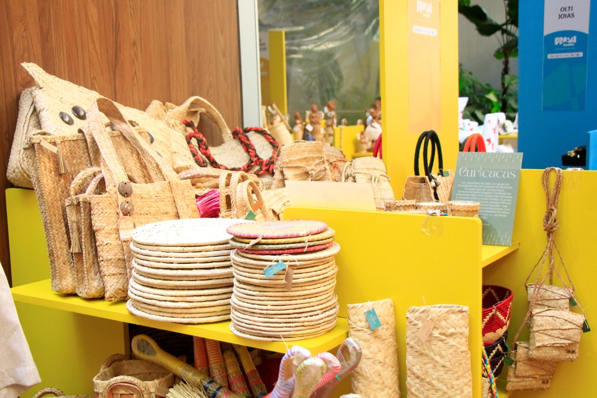 Os grupos Curicacas e Natupalha trouxeram produtos da palha de carnaúba ao Piauí Sampa