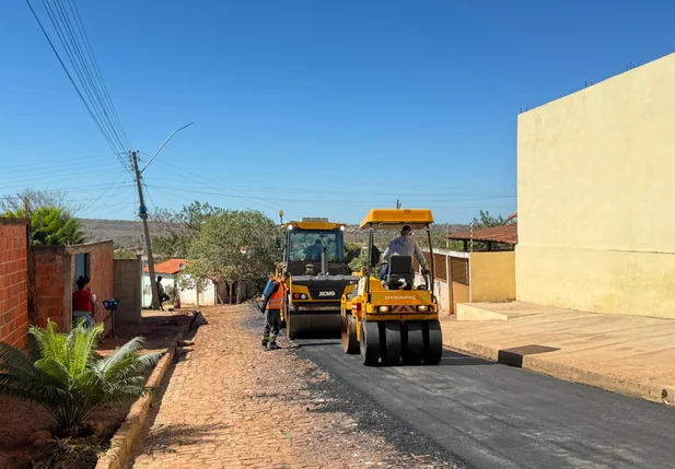 Pavimentação asfáltica em Corrente
