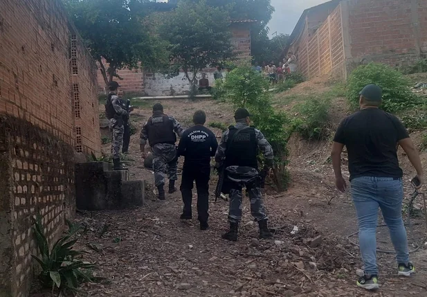 Policiais atenderam a ocorrência na Vila Meio Norte