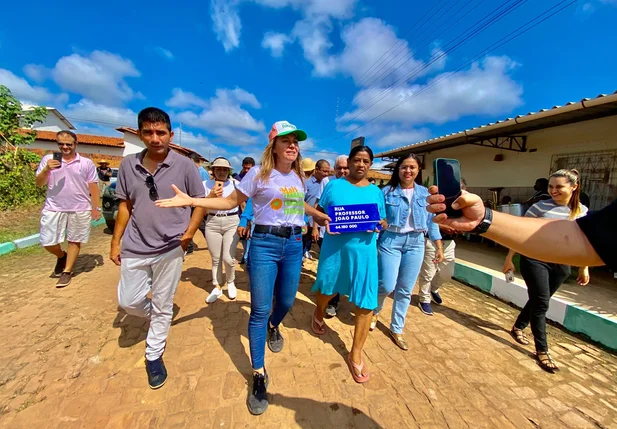 Prefeita Ivanária Sampaio inaugura ruas com pavimentação poliédrica