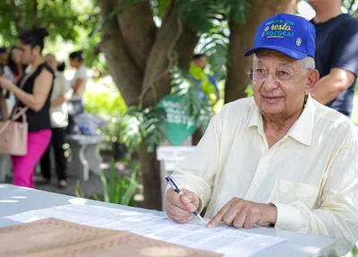 Prefeito Dr. Pessoa assina ordens de serviço