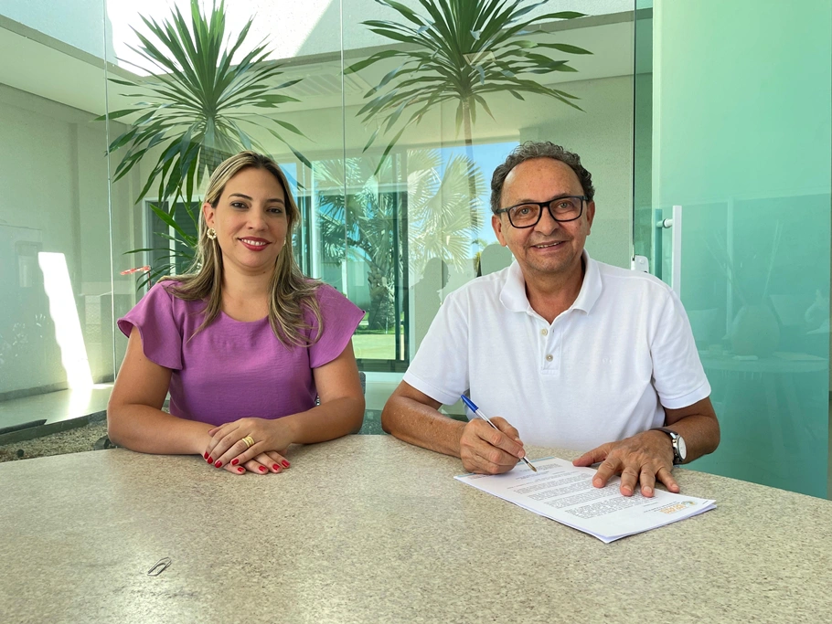 Prefeito Ednei assinou o projeto de lei que regulamenta o pagamento de incentivo financeiro aos profissionais de saúde