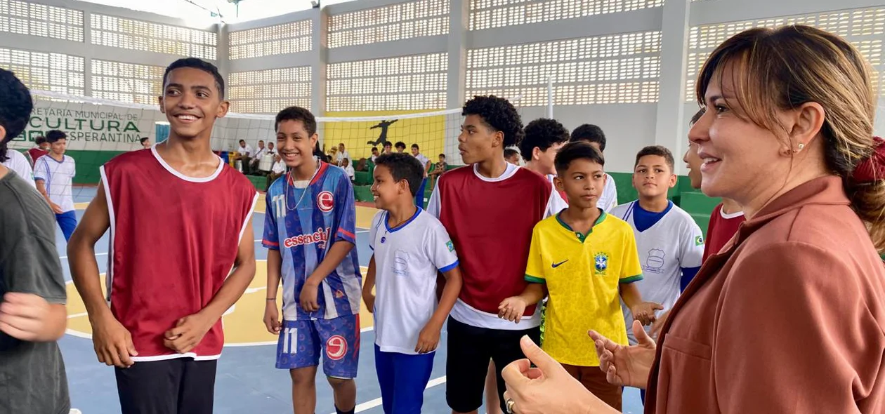 Prefeitura de Esperantina entrega reforma do Ginásio da Nova Esperança