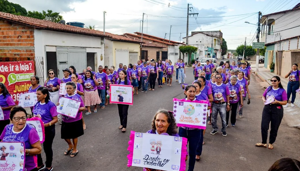 Prefeitura de Joaquim Pires realiza caminhada contra violência ao idoso