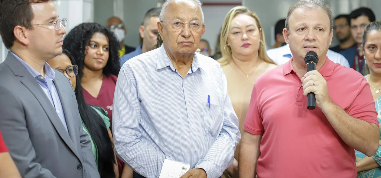 Presentes a cerimônia de entrega do Centro Cirúrgico do Hospital do Dirceu