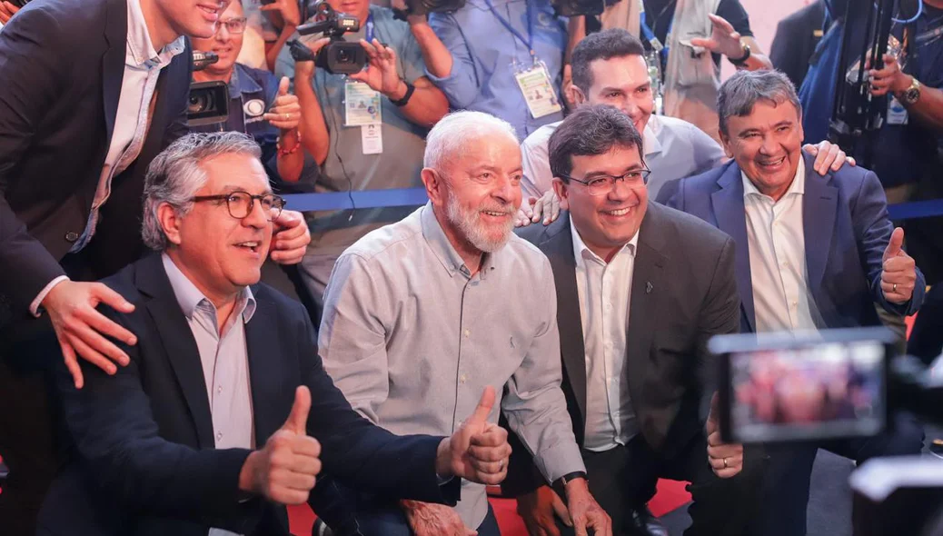 Presidente Lula ao lado do governador Rafael Fonteles, e dos ministros  Wellington Dias e Alexandre Padilha