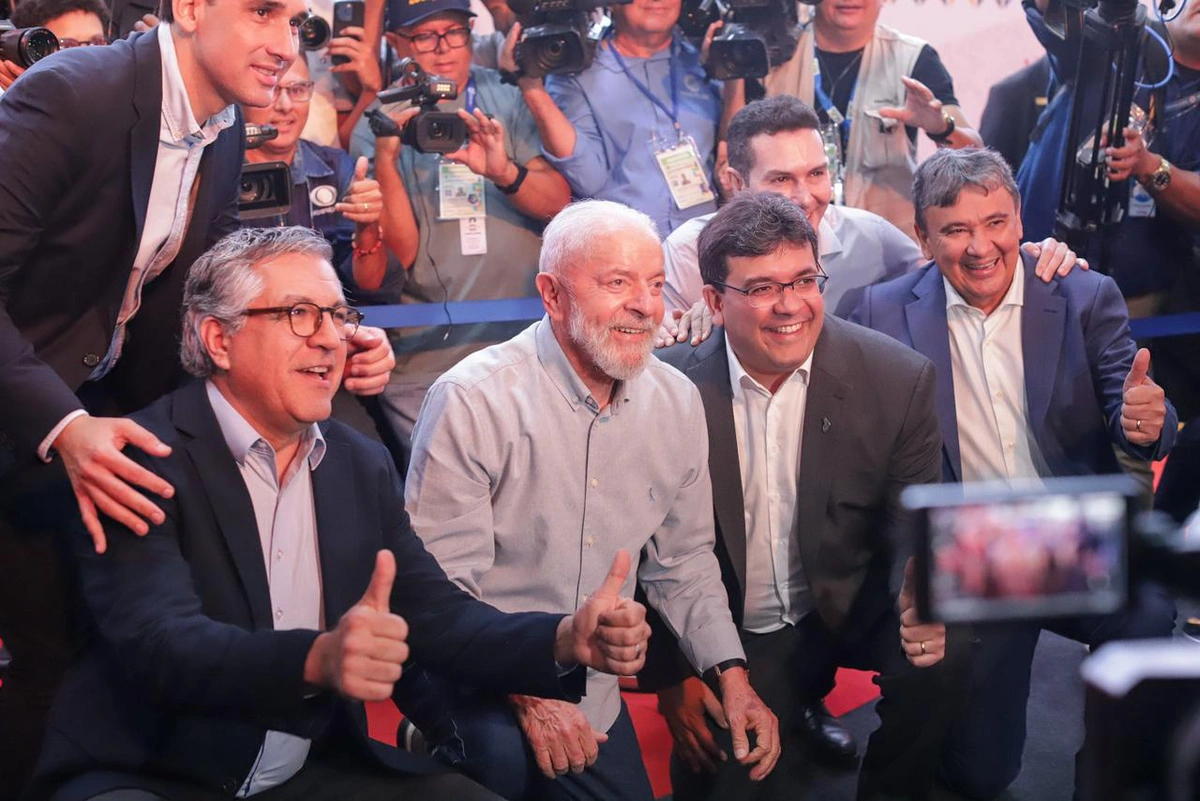 Presidente Lula ao lado do governador Rafael Fonteles, e dos ministros  Wellington Dias e Alexandre Padilha